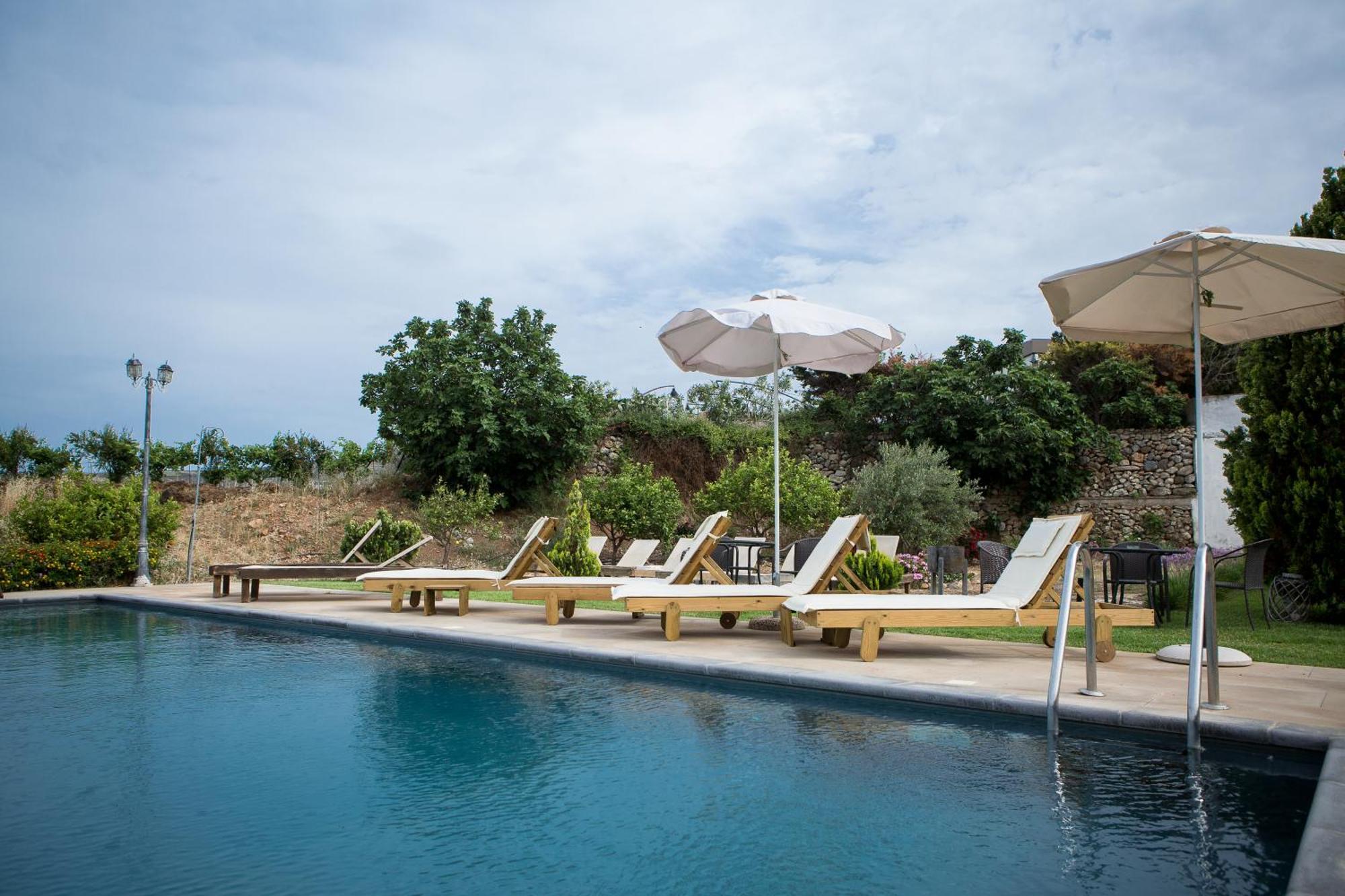 Agarathos Traditional Rooms With Pool Kalivianí Exterior photo