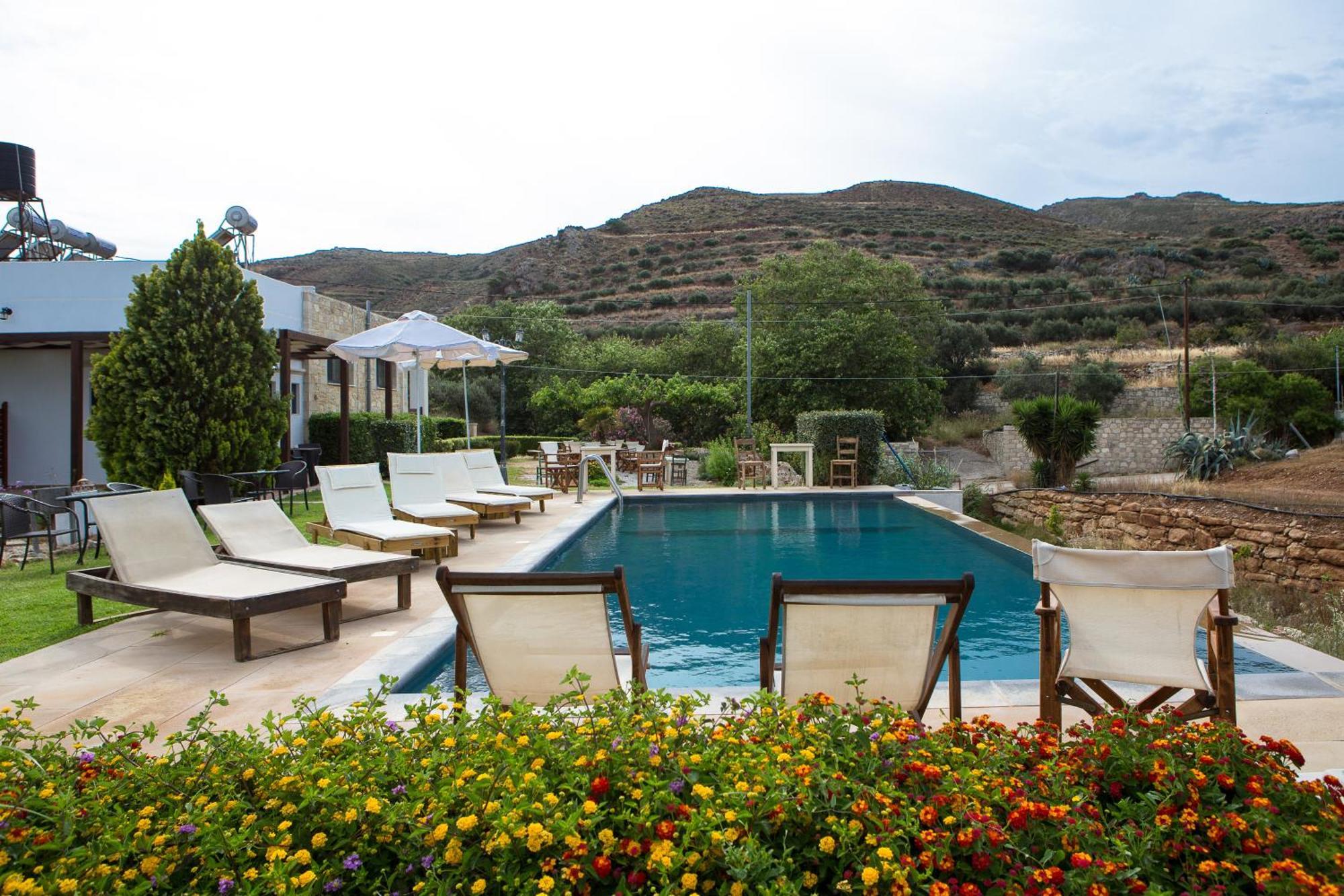 Agarathos Traditional Rooms With Pool Kalivianí Exterior photo