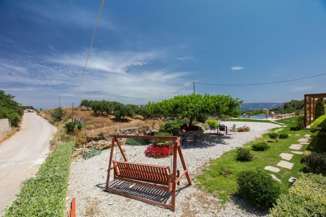 Agarathos Traditional Rooms With Pool Kalivianí Exterior photo